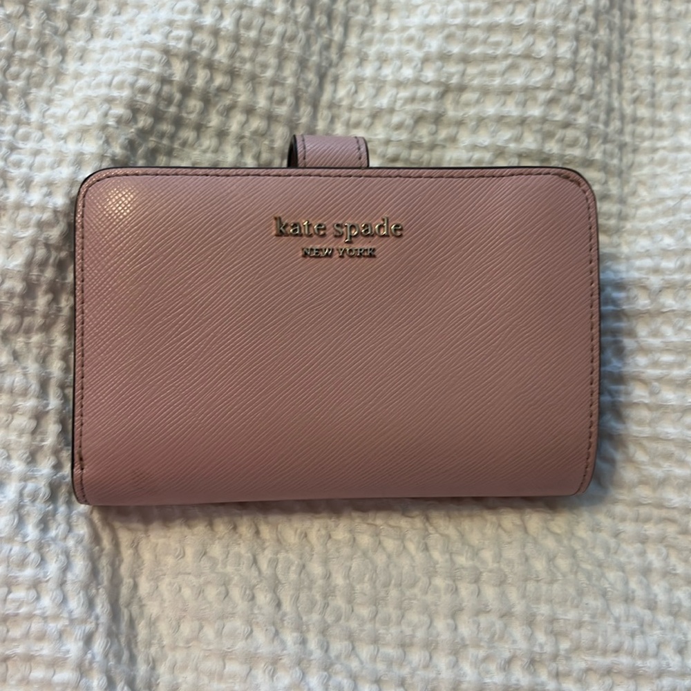 Kate Spade Leila Medium Compact
Bifold Wallet